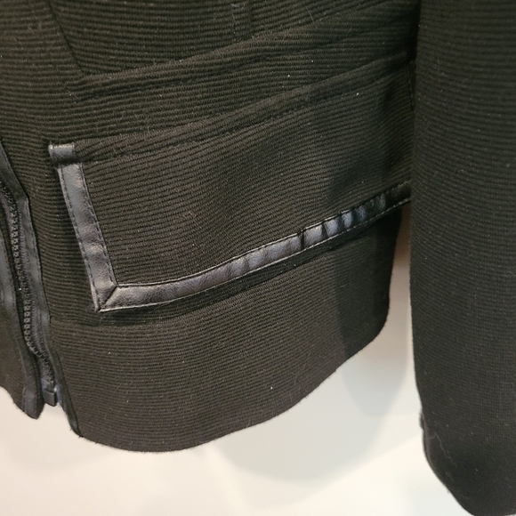 Julian Taylor N.Y. Fashionable Sleek Black Zip Jacket Size 14 - Picture 5 of 10